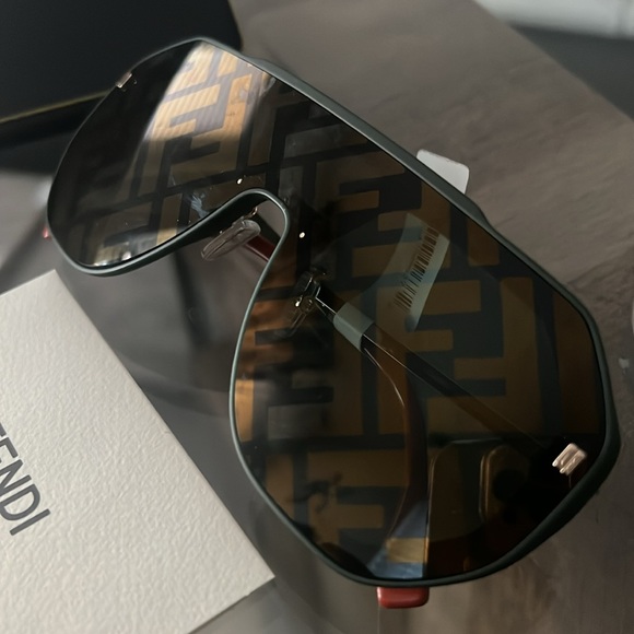 Fendi FF Evolution Mask Sunglasses with Case 142mm, New w/Tag, Full Inclusion - Picture 10 of 14